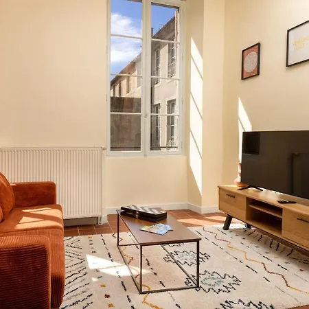 L'instant Voltaire Apartment