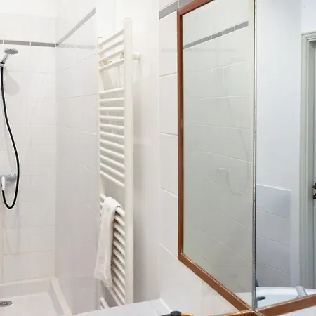 L'instant Voltaire Апартаменти