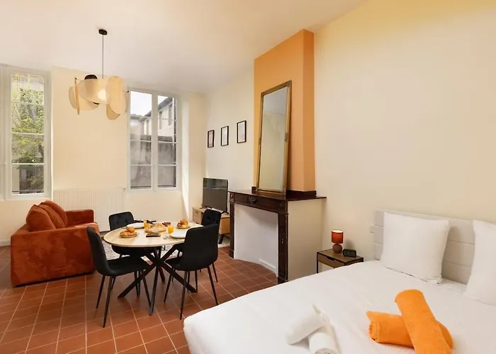 L'instant Voltaire Apartment